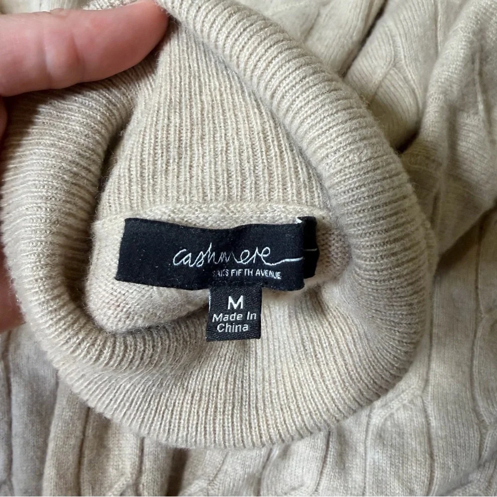 Saks Fifth Avenue Cashmere Beige Cable Knit Turtleneck Sweater Medium - Picture 4 of 8
